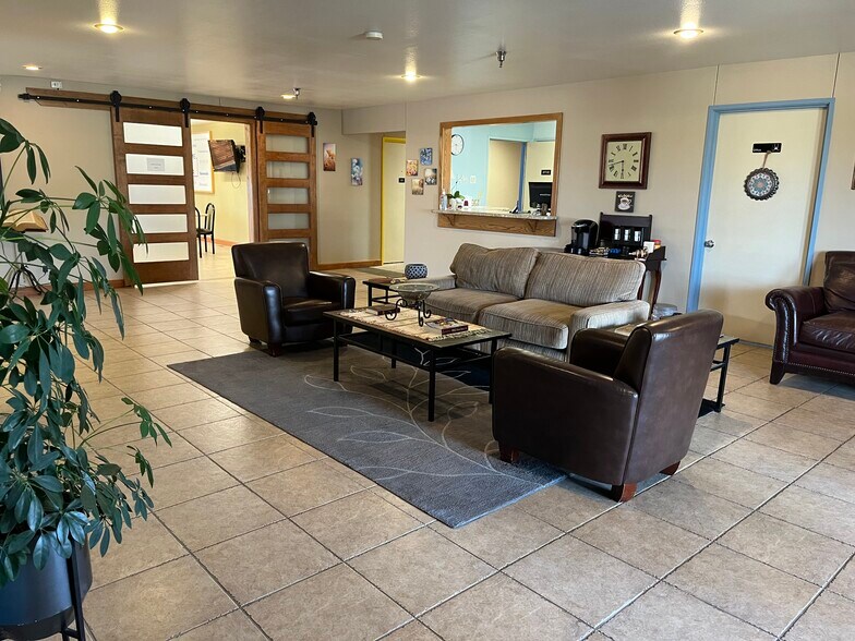 More Photos Of 1423 S US Old Highway 75, Sabetha Hotel For Sale