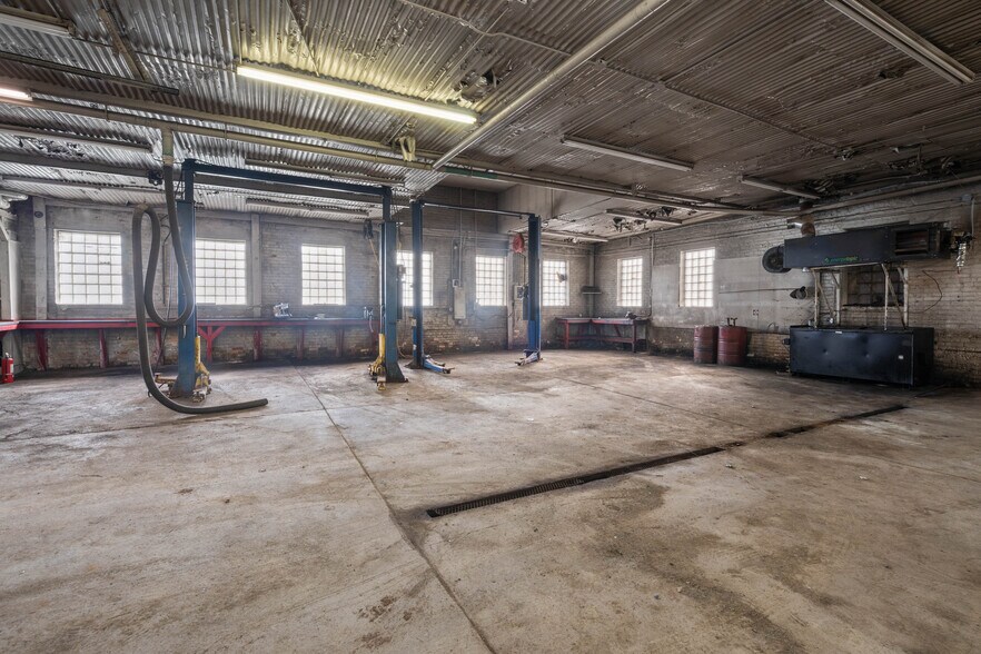 More Photos Of 4001 E 2nd St, Superior Auto Repair For Sale