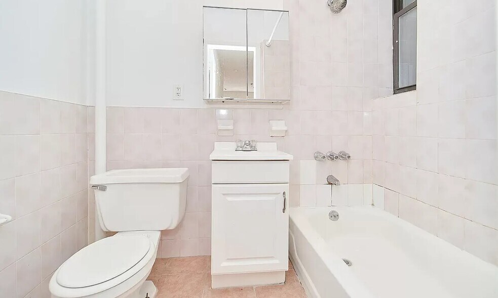 More Photos Of 239 W 20th St, New York Apartments For Sale