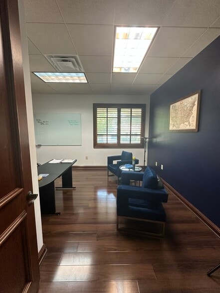 More Photos Of 6628 Bryant Irvin Rd, Fort Worth Office For Sale