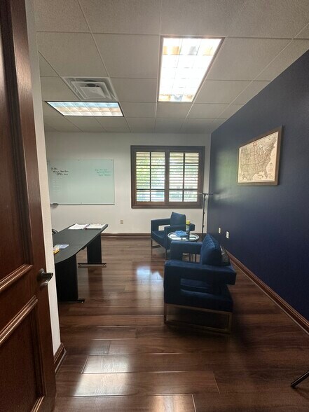 More Photos Of 6628 Bryant Irvin Rd, Fort Worth Office For Sale