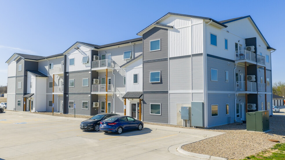 More Photos Of 120 & 124 W Hatting St, Luverne Apartments For Sale