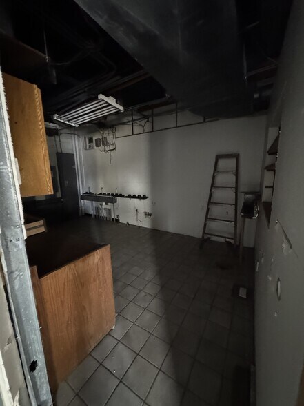 More Photos Of 6850 E Front St, Kansas City Freestanding For Sale