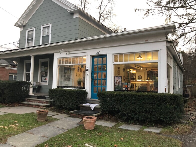 More Photos Of 107 Tinker St, Woodstock Storefront Retail Office For Lease