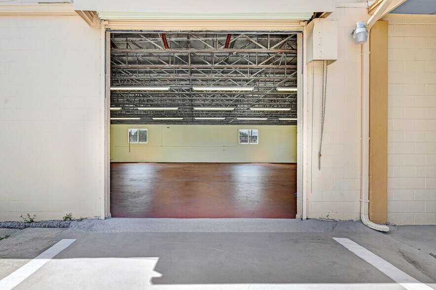 More Photos Of 117-137 Hughlett Ave, Cocoa General Retail For Sale