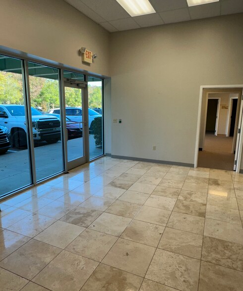 More Photos Of 16101 Cantrell Rd, Little Rock Office For Lease