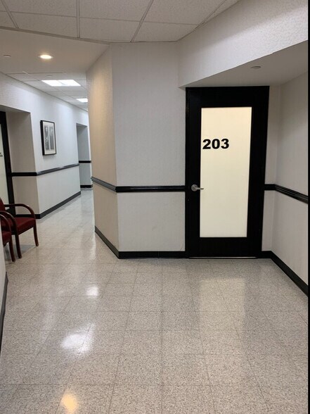More Photos Of 2050 E Eastchester Rd, Bronx Medical For Lease