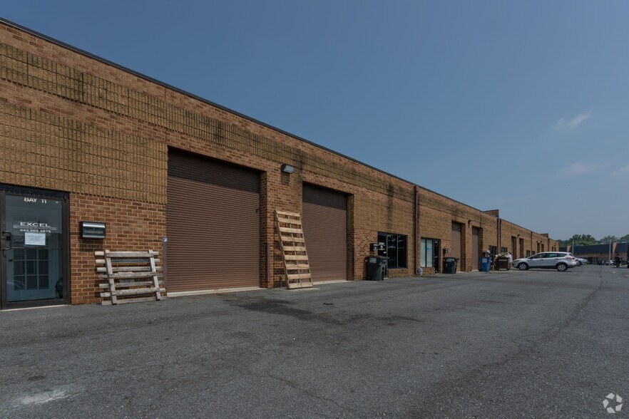 More Photos Of 4 Nashua Ct, Essex Light Distribution For Lease