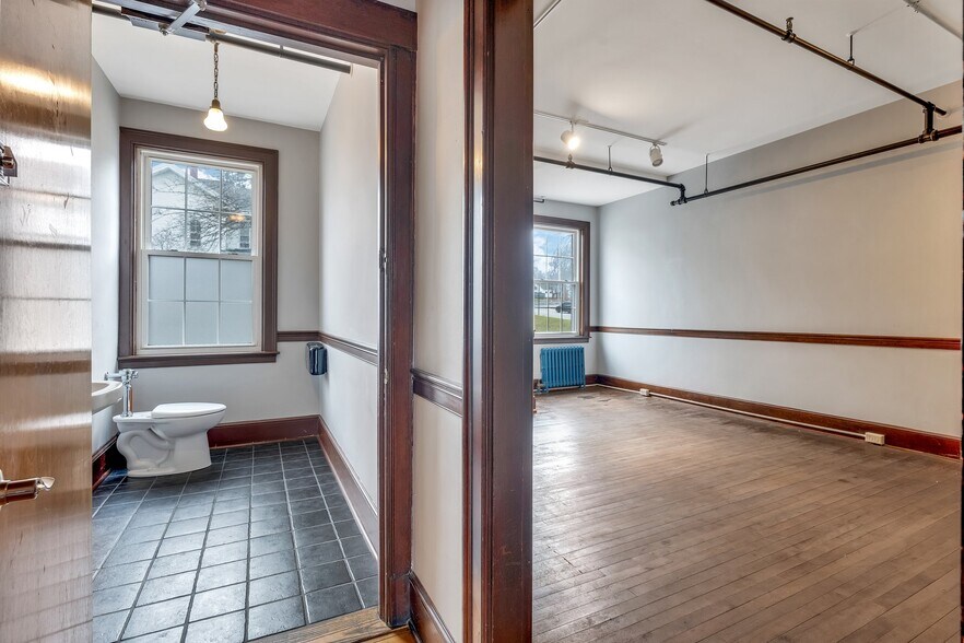 More Photos Of 192 Main St, Ellsworth Storefront For Sale