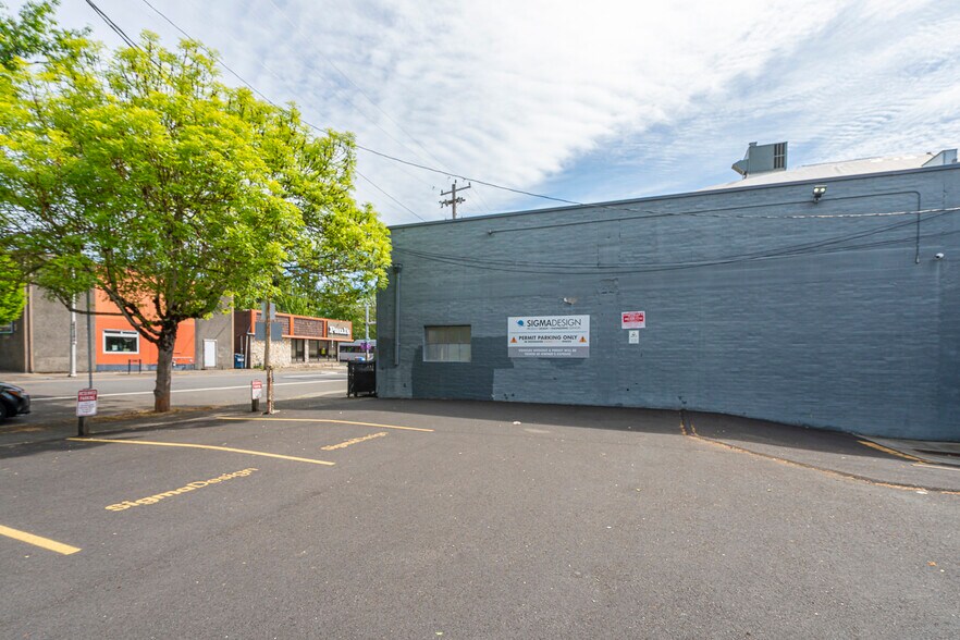 More Photos Of 1714 Broadway St, Vancouver Auto Repair For Lease