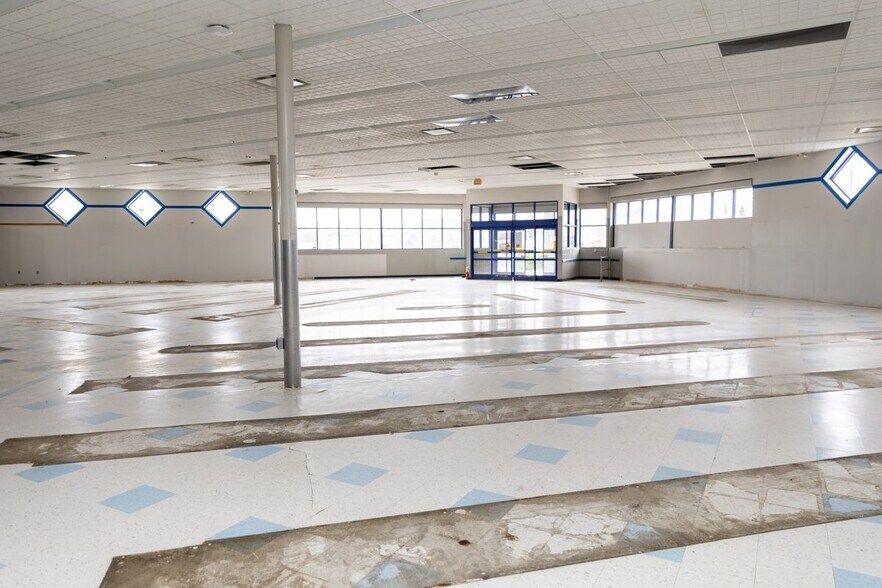 More Photos Of 634 N Bardstown Rd, Mount Washington General Retail For Sale