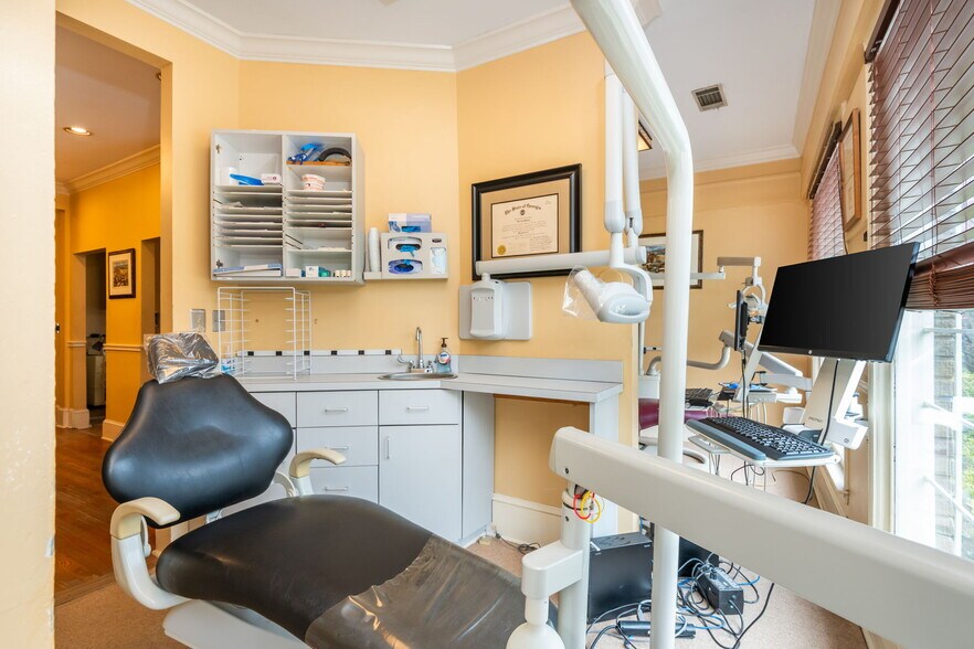 More Photos Of 1624 NE Piedmont Ave, Atlanta Medical For Sale