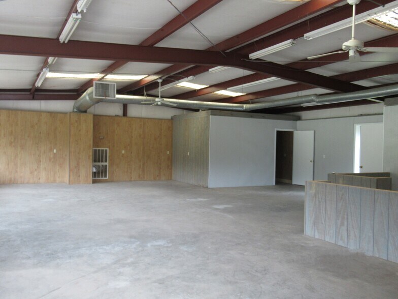 More Photos Of 220 SE Pike Rd, Sumter Garden Center For Lease
