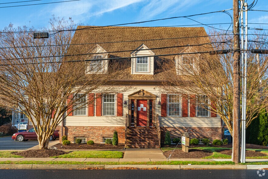 More Photos Of 30 S American Ave, Dover Office For Lease