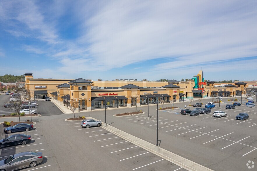 More Photos Of 11500-11900 W Broad St, Richmond Unknown For Lease