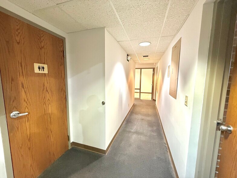 More Photos Of 321 S Blanchard St, Findlay Office For Sale