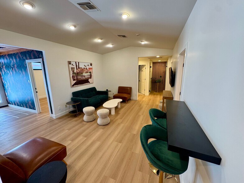 More Photos Of 51 E Monterey Way, Phoenix Medical For Lease