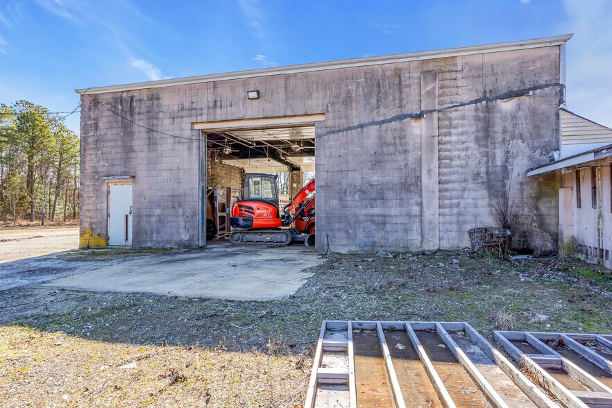 More Photos Of 55 Schoolhouse Rd, Whiting Warehouse For Lease