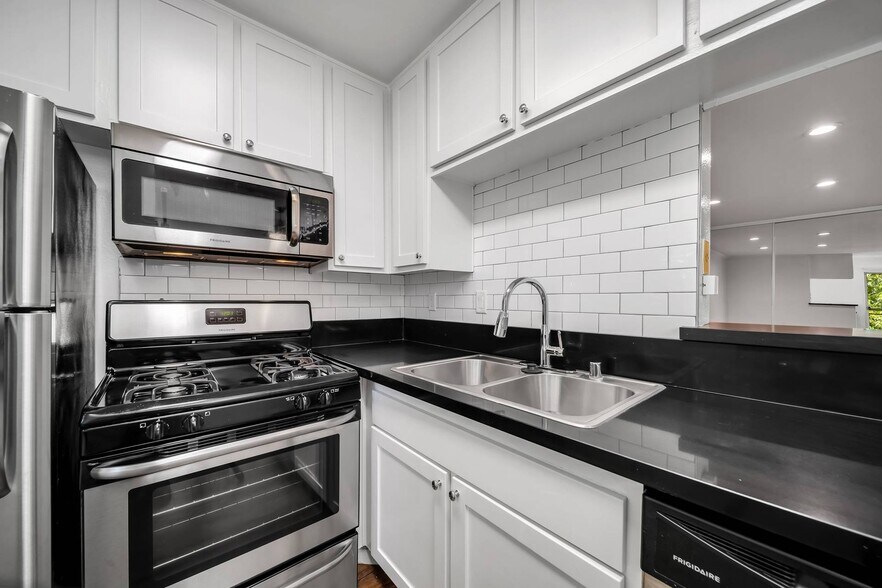 More Photos Of 1320 N Sycamore Ave, Los Angeles Apartments For Sale