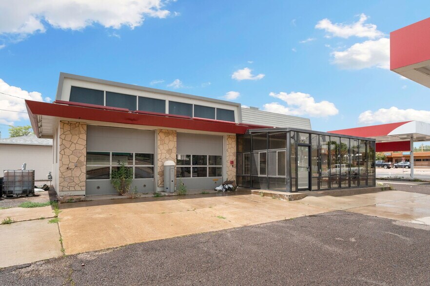 More Photos Of 1822 Logan Ave, Cheyenne Service For Sale