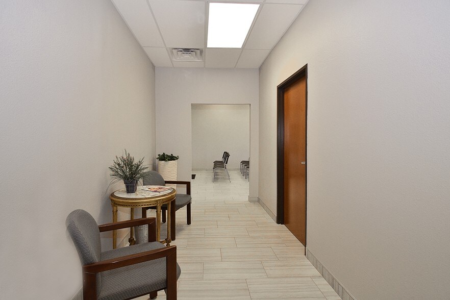 More Photos Of 628 Centre St, Dallas Office For Sale