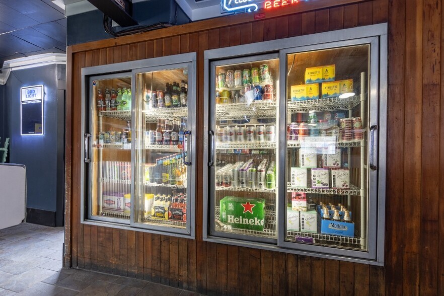 More Photos Of 740 Washington St, Wausau Bar For Sale