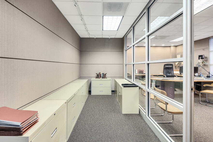 More Photos Of 30 S Byhalia Rd, Collierville Office For Lease