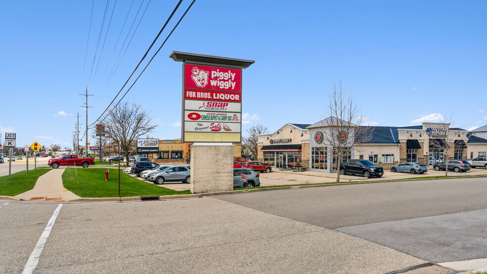 More Photos Of 1520-1566 E Sumner St, Hartford Freestanding For Sale