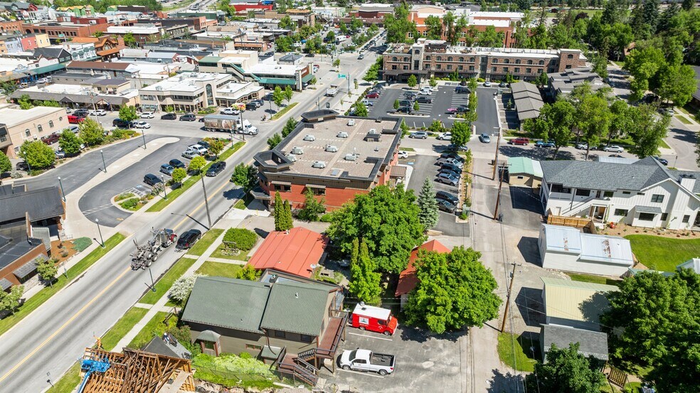 More Photos Of 327 Spokane Ave, Whitefish Flex For Sale