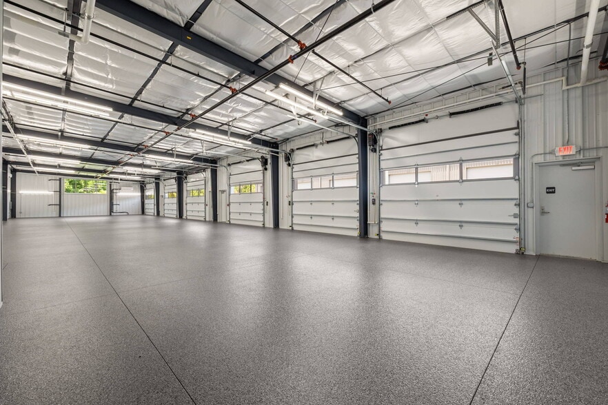 More Photos Of 952 Cross Town Dr, Ponte Vedra Parking Garage For Sale