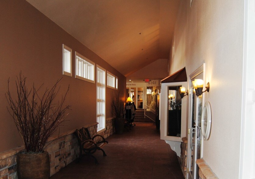 More Photos Of 1550-1556 W Mequon Rd, Mequon Freestanding For Sale