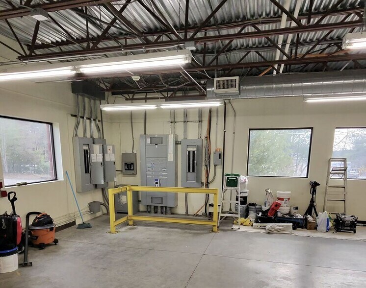 More Photos Of 49 McGrath Rd, Dracut Truck Terminal For Lease