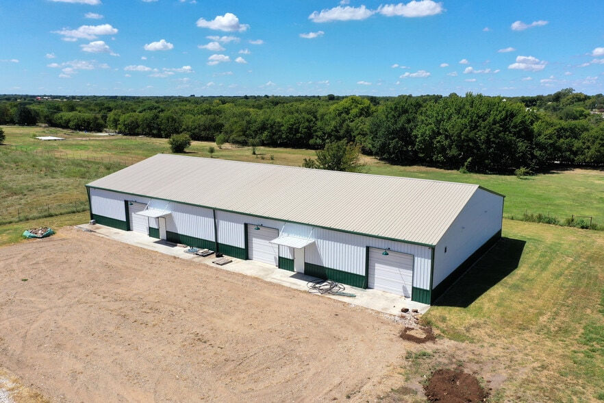 More Photos Of 2886 Plainview Rd, Sherman Warehouse For Sale