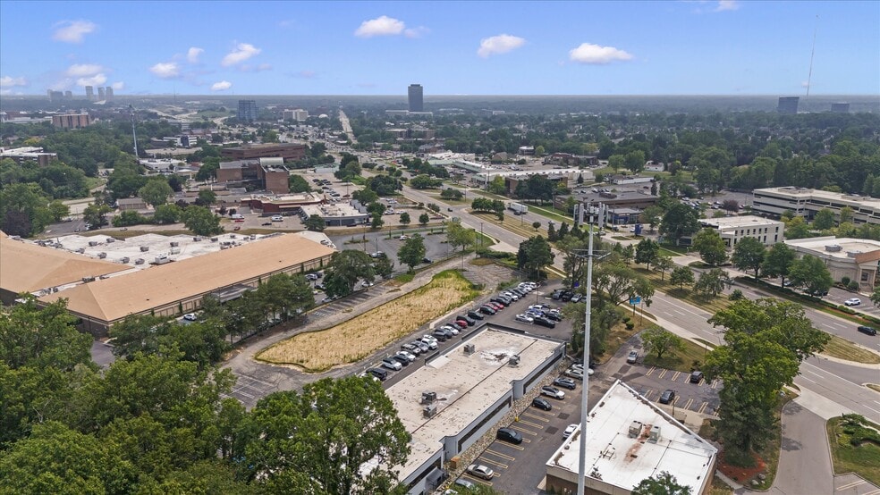 More Photos Of 29444 Northwestern Hwy, Southfield Office For Sale