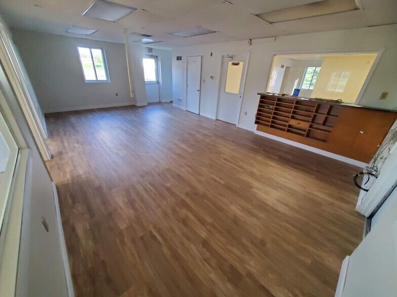 More Photos Of 1428 US-119, Mount Pleasant Truck Terminal For Sale