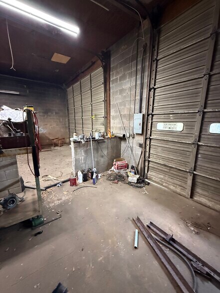 More Photos Of 577 Main st, Lexington Flex For Sale