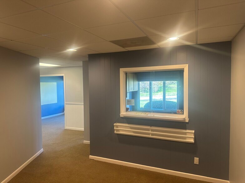 More Photos Of 198 North Main St, Rutland Town Office For Lease