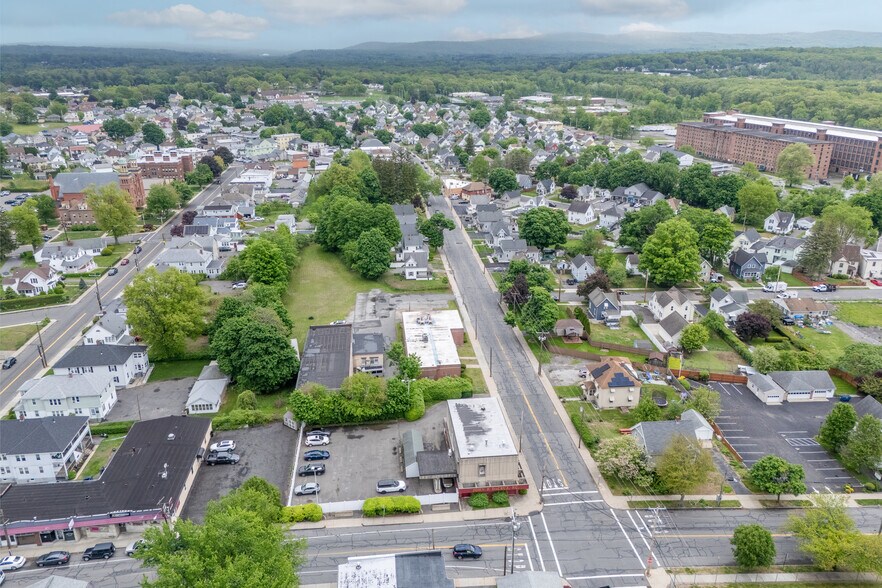 More Photos Of 119 Winsor St, Ludlow Office For Sale