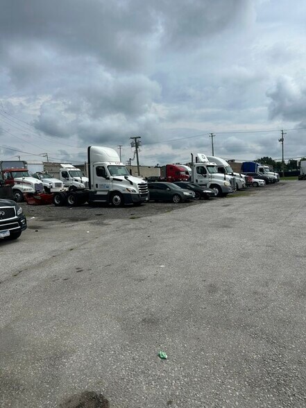 More Photos Of 3025 East End Ave, South Chicago Heights Truck Terminal For Sale