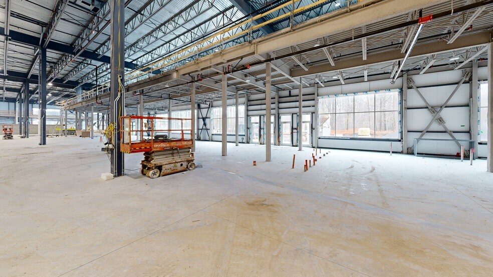 More Photos Of 100 Blvd Jean-Baptiste-Rolland O, Saint-jerome Unknown For Lease
