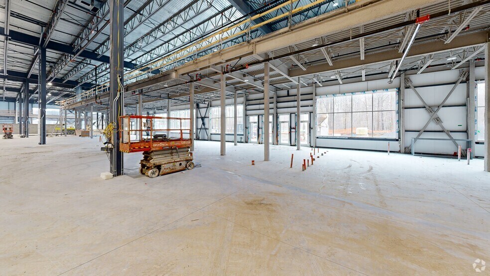More Photos Of 100 Blvd Jean-Baptiste-Rolland O, Saint-jerome Unknown For Lease