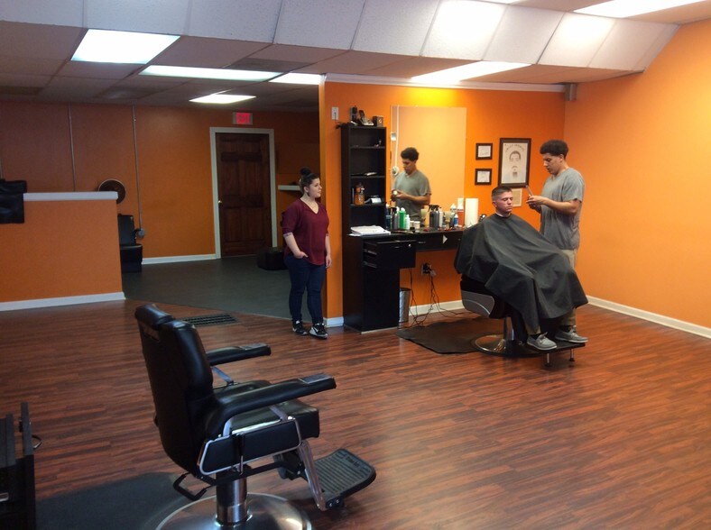More Photos Of 19-27 N Main St, Woodstown Storefront Retail Residential For Lease