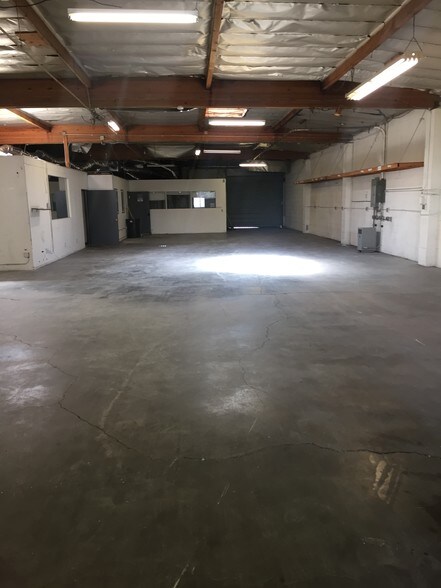 More Photos Of 900 W Hyde Park Blvd, Inglewood Warehouse For Lease