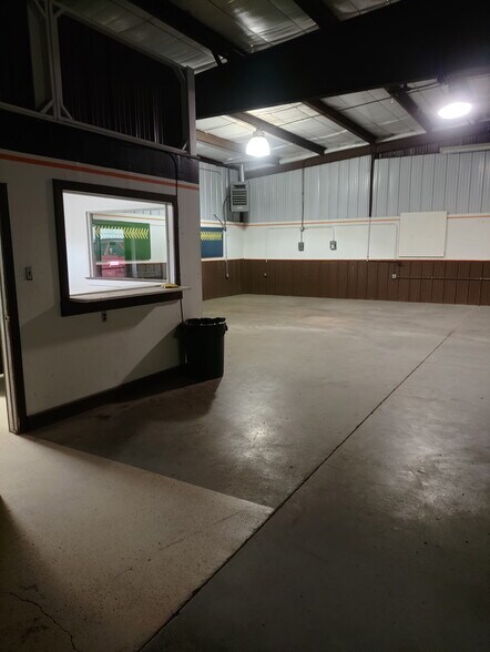 More Photos Of 440 Charmony Frontage Rd, Sterling Industrial For Lease