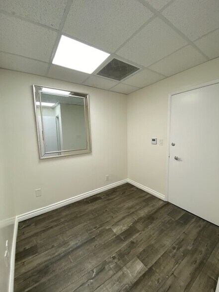 More Photos Of 292 S La Cienega Blvd, Beverly Hills Office For Lease