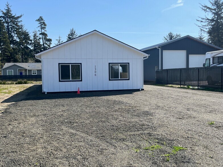 More Photos Of 1306 Melbourne Ct, Westport Multifamily For Sale