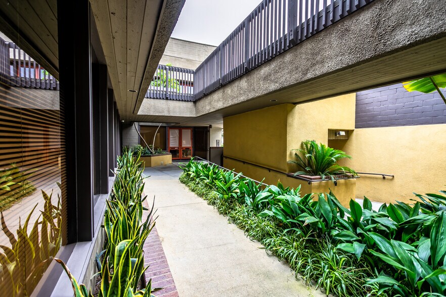 More Photos Of 3700 Campus Dr, Newport Beach Office For Lease