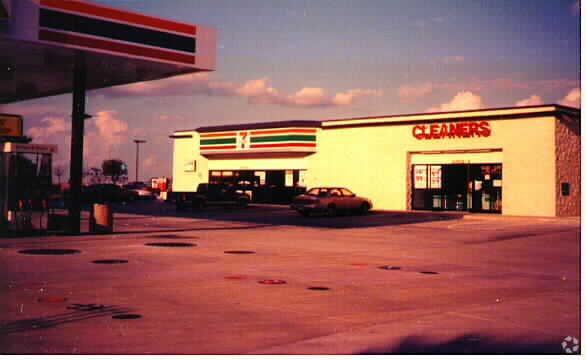 More Photos Of 13902 Egret Tower Dr, Orlando Freestanding For Lease