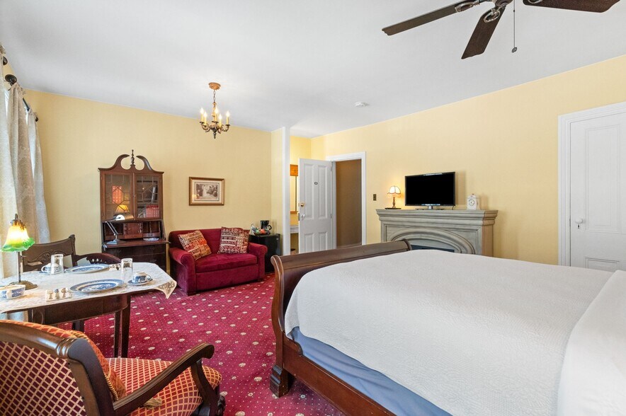 More Photos Of 23-25 Race St, Jim Thorpe Hospitality For Sale