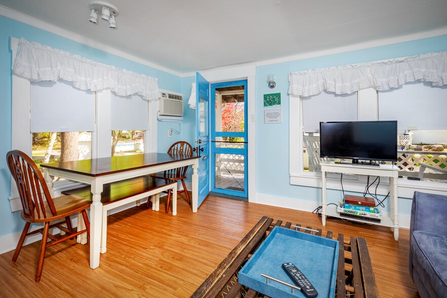 More Photos Of 2 River Rd, Cape Neddick Hospitality For Sale